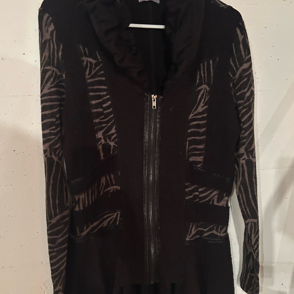 Women's Black and Gray Sweater